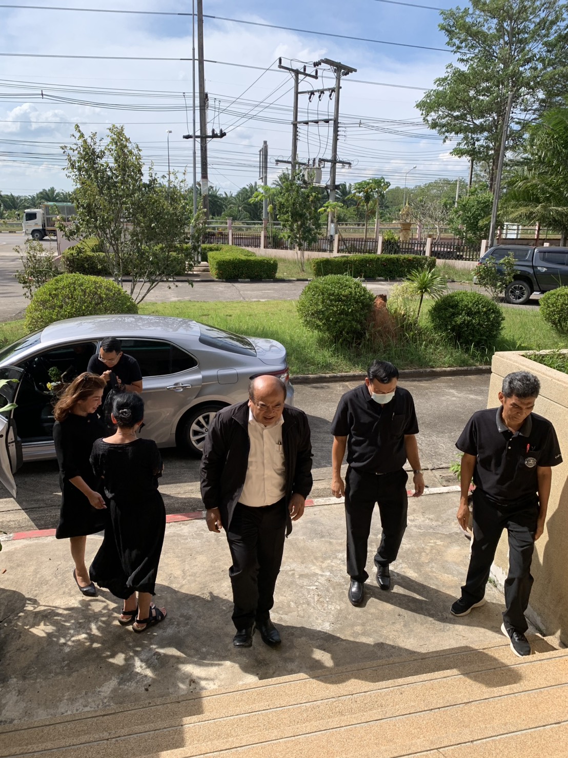 title - นายอภิชาติ สาราบรรณ์ รองผู้ว่าราชการจังหวัดตรัง  ลงพื้นที่ตรวจเยี่ยมสำนักงานการปฏิรูปที่ดินจังหวัดตรัง (ส.ป.ก.ตรัง)